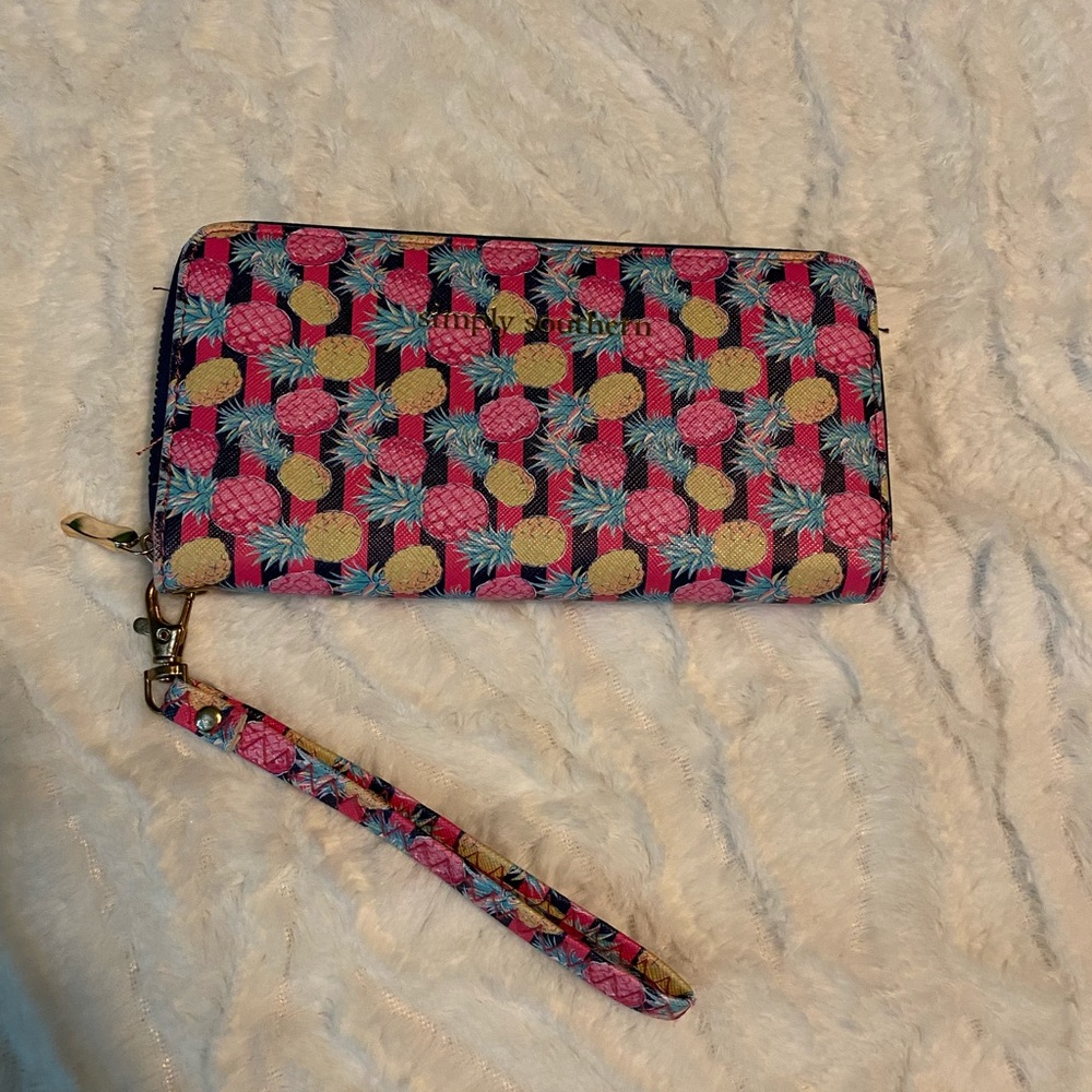 Simply Southern Pineapple Clutch Wallet Gem